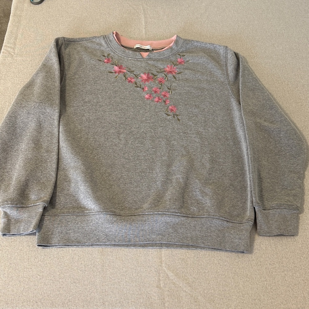 Hastings and Smith Gray Floral Embroidered Women's Sweater SZLP.